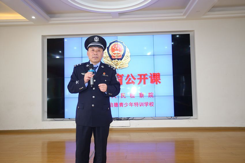 不良行为矫正辅导学校解析初中生抽烟对成长会造成哪些影响(图1)